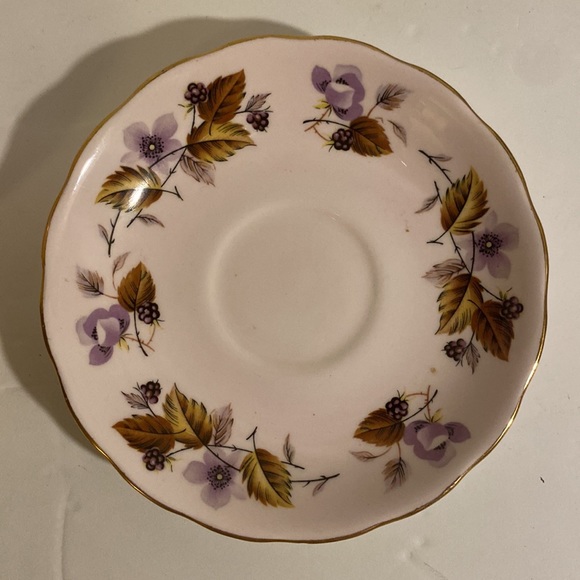 EUC. Vintage Colclough China, light purple teacup, and saucer set of one. - Picture 5 of 7